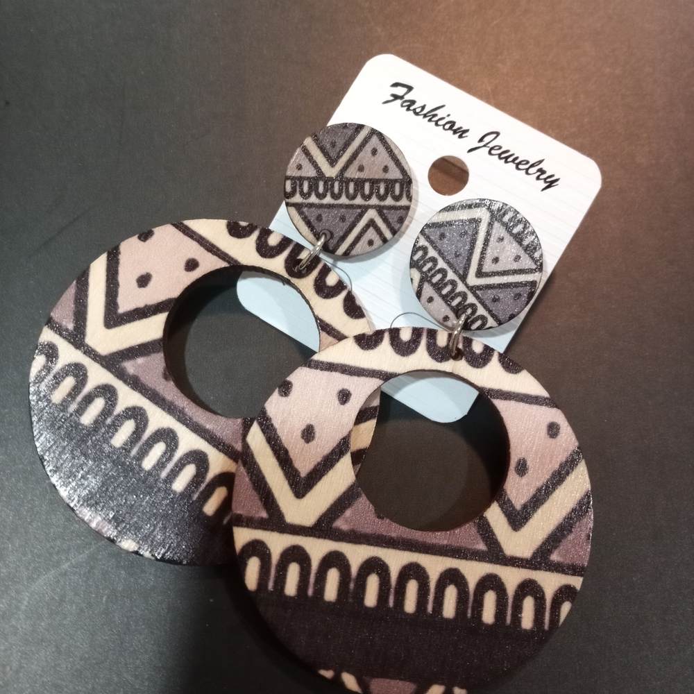 Geometric Patterned Earrings